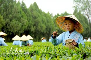 昨日比赛中扭伤脚踝退赛！芬奇：麦克丹尼尔斯可能得缺阵一周